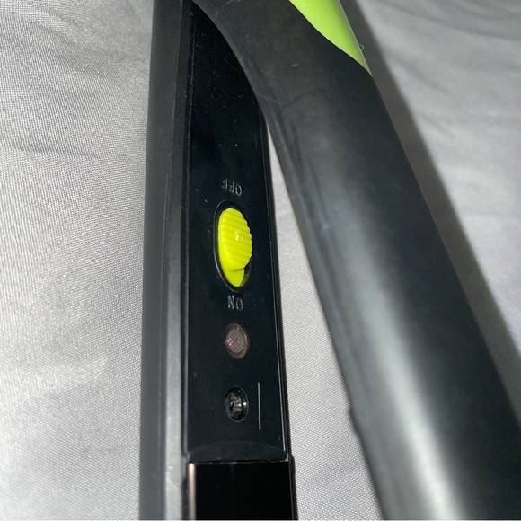 Convenient Easy-to-Use Professional Hair Strengthener Flat Iron - Picture 5 of 8